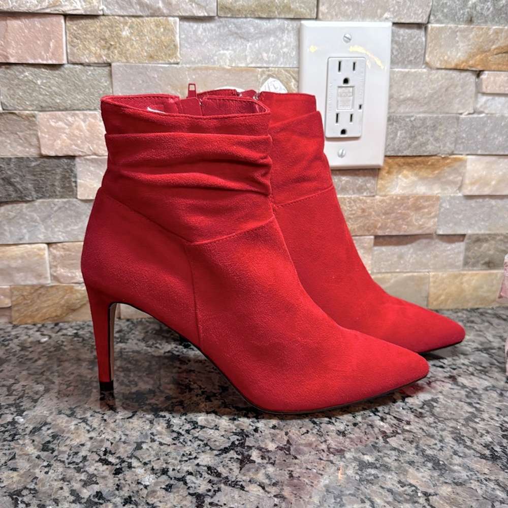XOXO red faux suede heeled bootie NIB 8